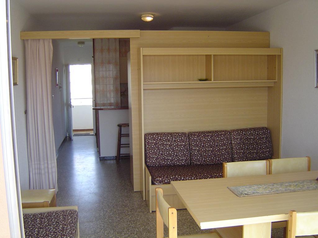 Alpen1 Voramar Apartman Peñíscola Szoba fotó